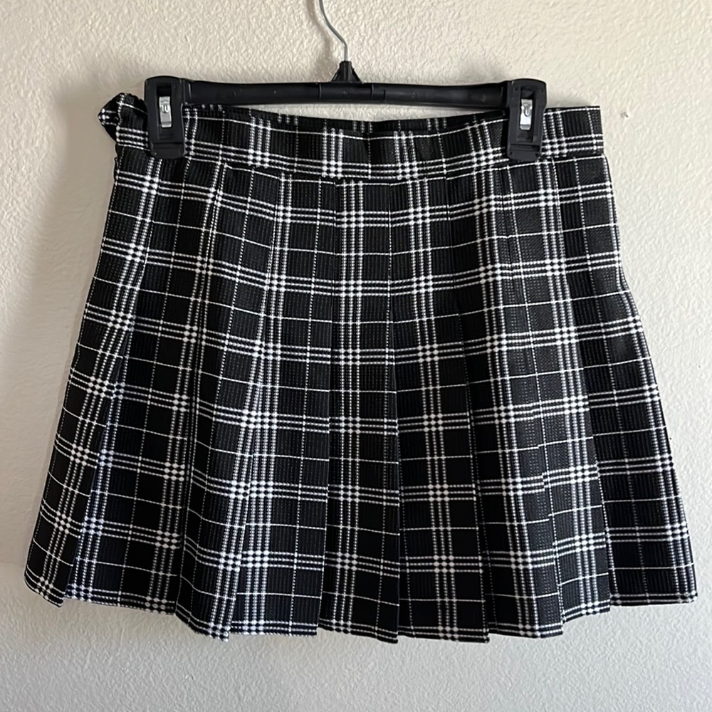 Y2K pleated black and white plaid mini skirt